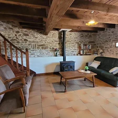 Vakantiehuis Authentic, Spacious For 10 Saint-Saud-Lacoussière