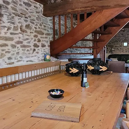 Vakantiehuis Authentic, Spacious For 10 Saint-Saud-Lacoussière