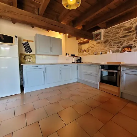 Authentic, Spacious For 10 Saint-Saud-Lacoussière