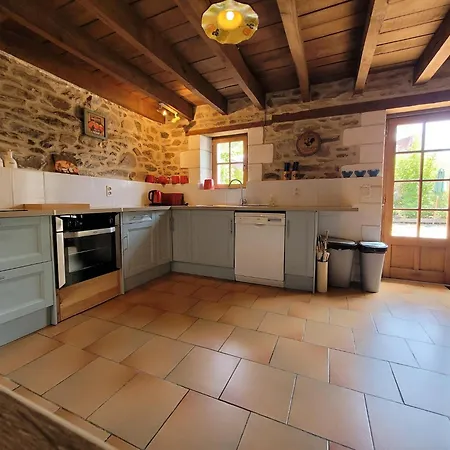 Vakantiehuis Authentic, Spacious For 10 *