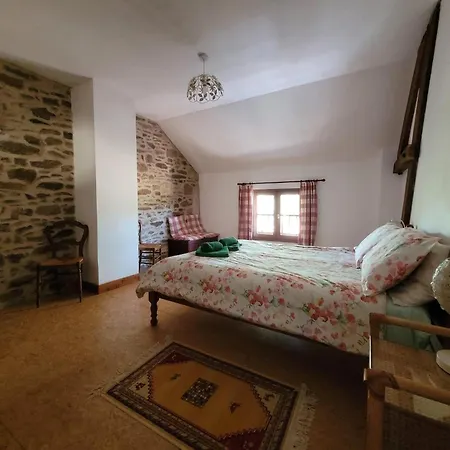 Authentic, Spacious For 10 Vakantiehuis Saint-Saud-Lacoussière