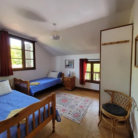 Authentic, Spacious For 10 * Saint-Saud-Lacoussière