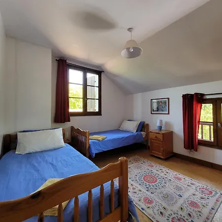 Vakantiehuis Authentic, Spacious For 10 *