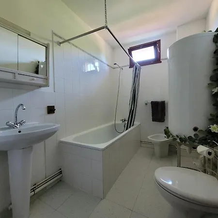 Authentic, Spacious For 10 * Saint-Saud-Lacoussière